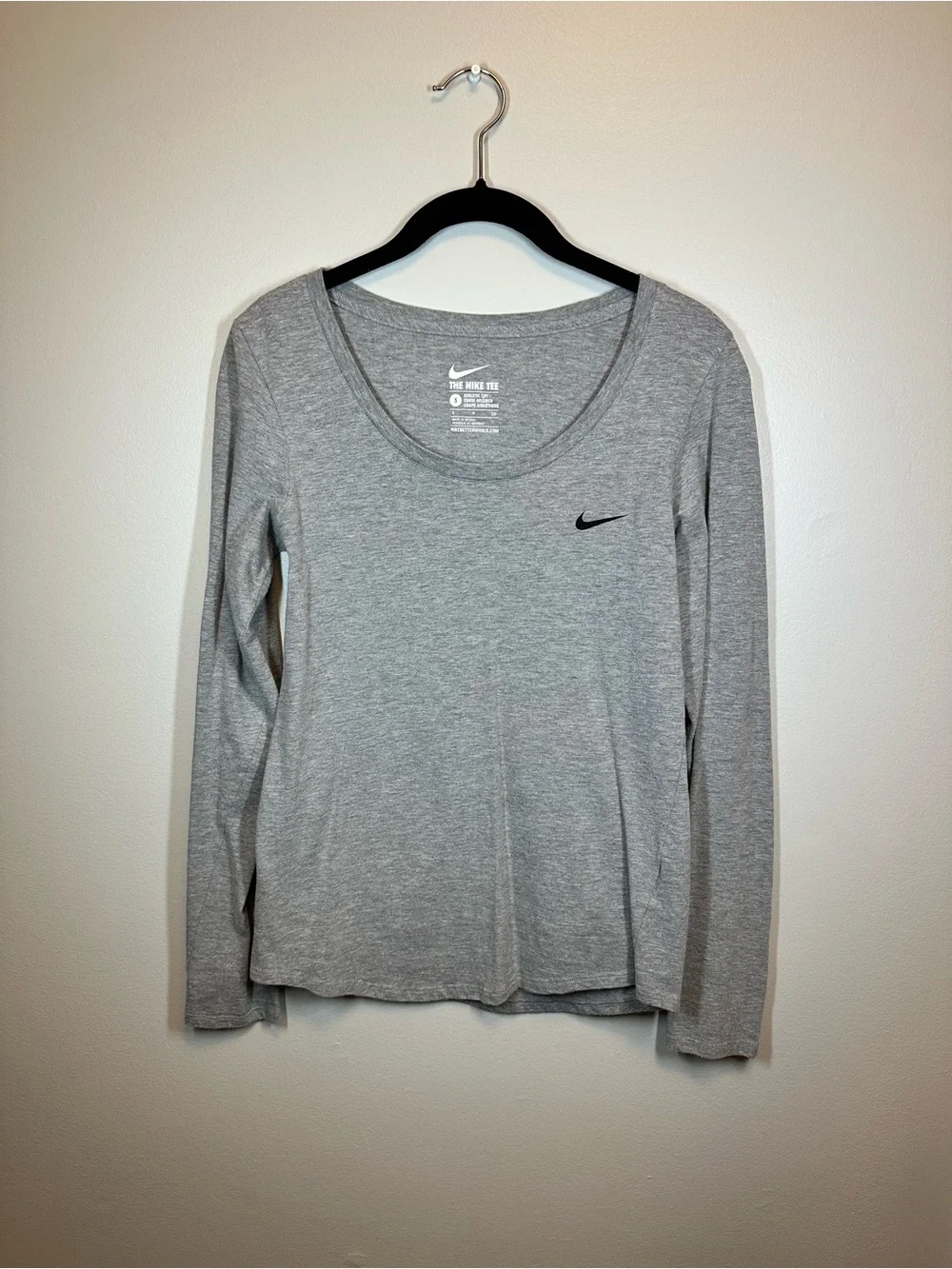 Nike Women's Long-Sleeve Scoop Neck Tee - Light Gray